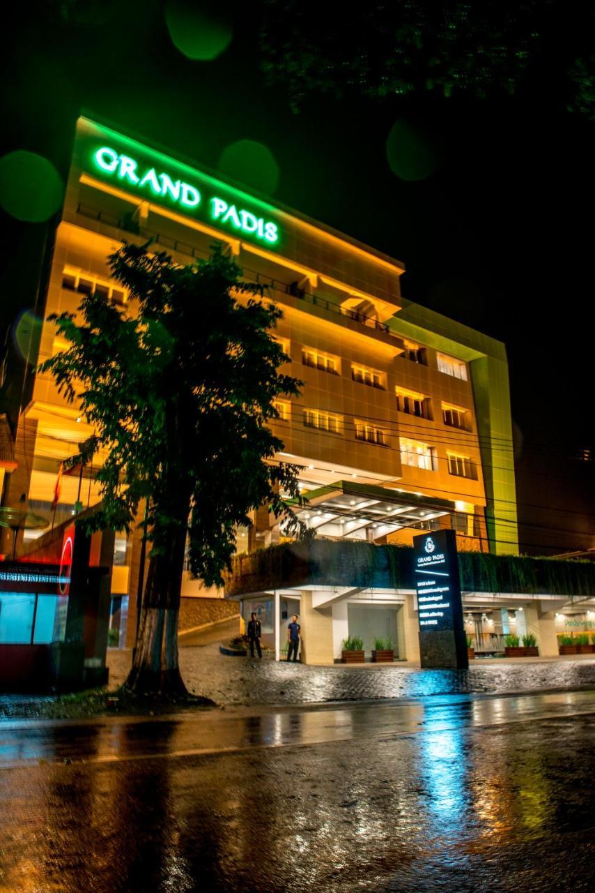 Bondowoso Grand Padis Hotel المظهر الخارجي الصورة